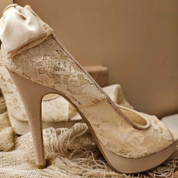 Amazing lace peep toe💎platform heels 🪭💫🦋 - Picture 8 of 10